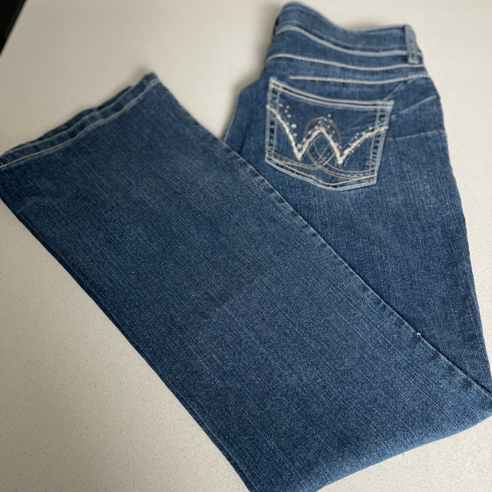 Wrangler Woman’s Boot Cut Denim Jean Medium Wash Size: 5/6 32 Preloved